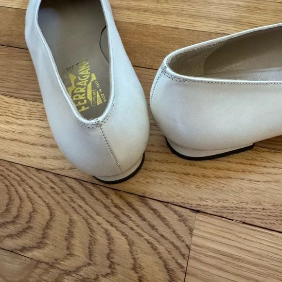 Ferragamo Women White Pumps size 9.5 - Picture 7 of 12